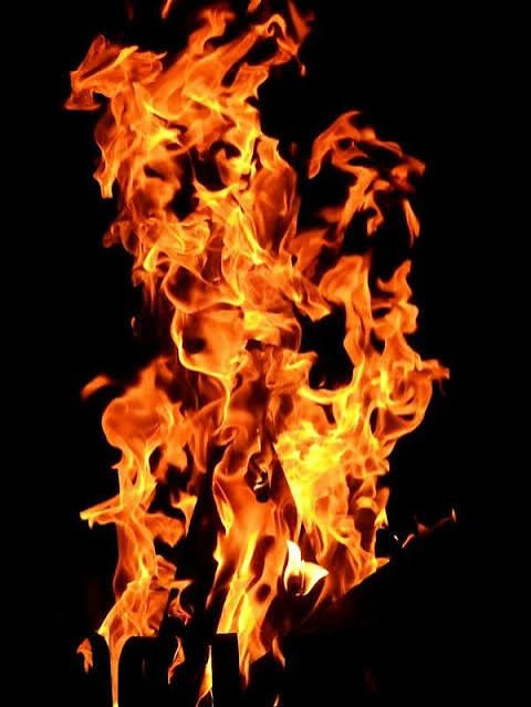 Argument Turns Violent as Man Sets Friend Ablaze. It is engaging, gives reader